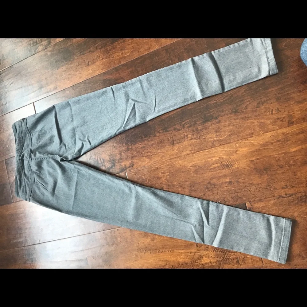 Gray skinny pants - Picture 2 of 3